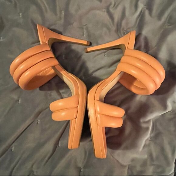 VINCE CAMUTO Puffy Leather Eluinsa Heel Sandals SlipOn Open Toe 4” Peach 8.5 NIB - Picture 7 of 10